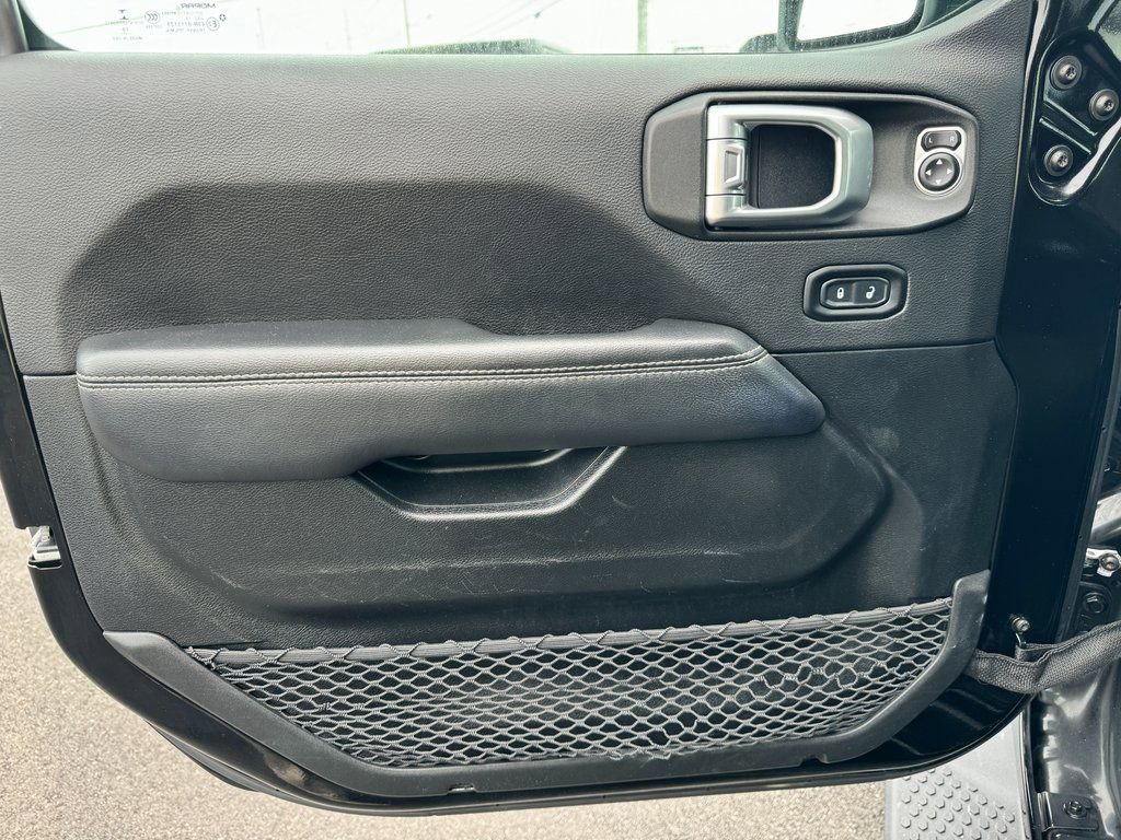 Used 2020 Jeep Wrangler Unlimited Sahara image 29