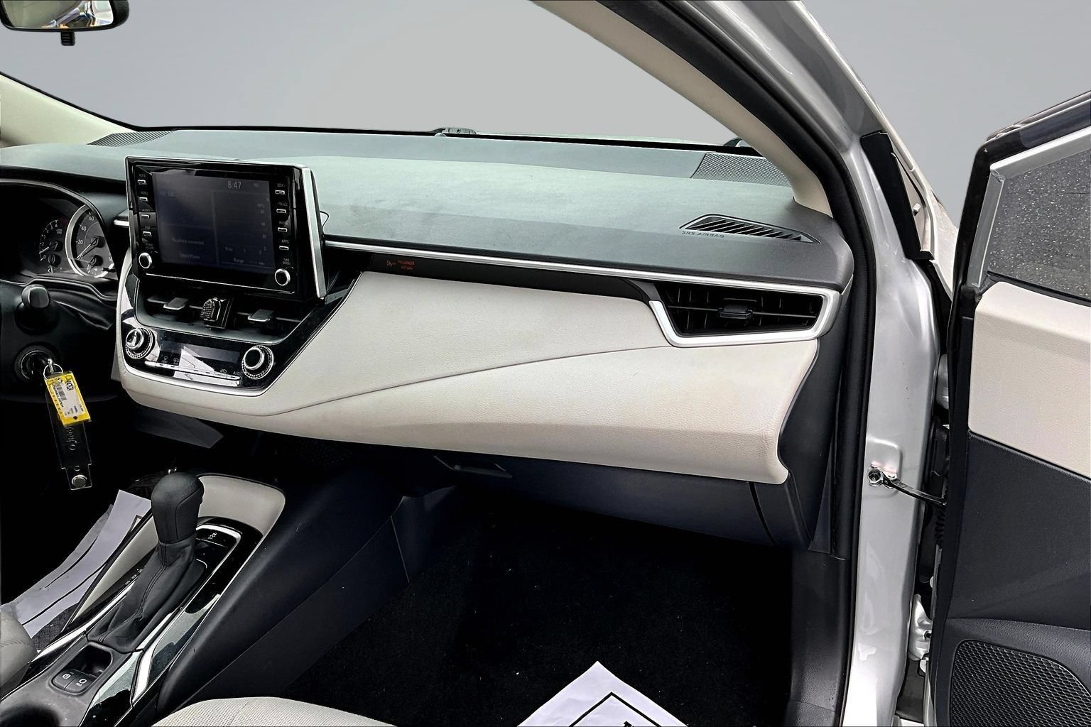 Used 2020 Toyota Corolla LE FWD image 24