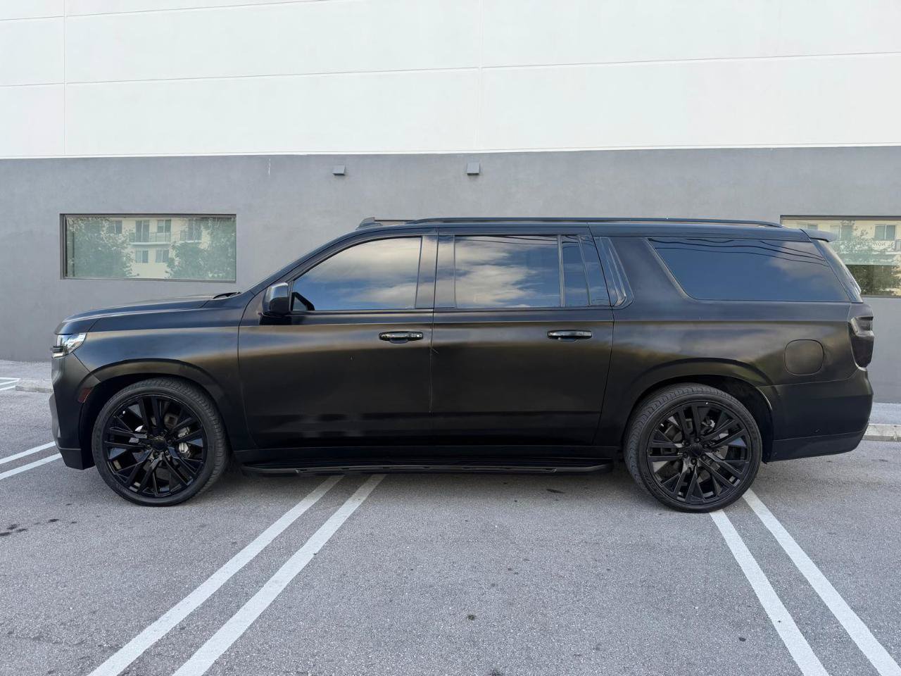 Used 2021 Chevrolet Suburban LT RWD image 13