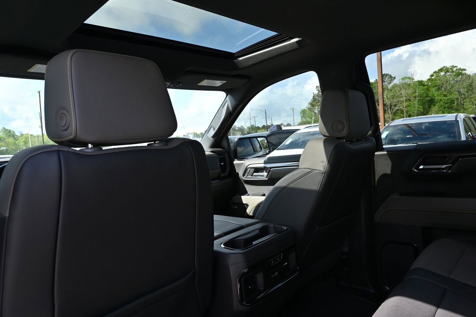 Used 2024 Chevrolet Silverado 1500 ZR2 w/ Technology Package AWD/4WD image 26
