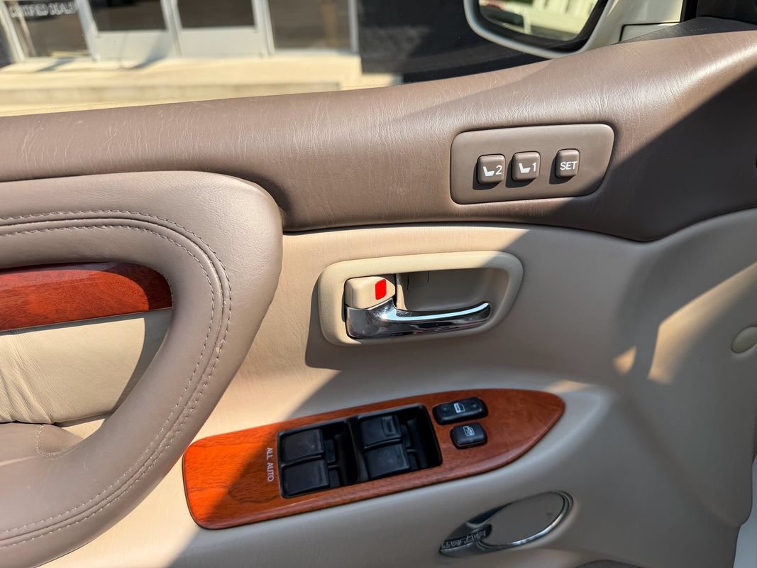 Used 2001 Lexus LX 470 4WD image 19
