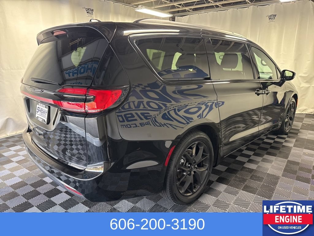 Used 2025 Chrysler Pacifica Limited FWD image 8