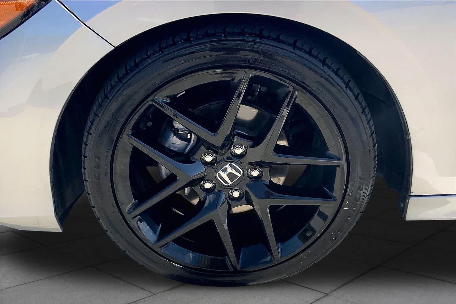 Used 2025 Honda Civic Sport image 10