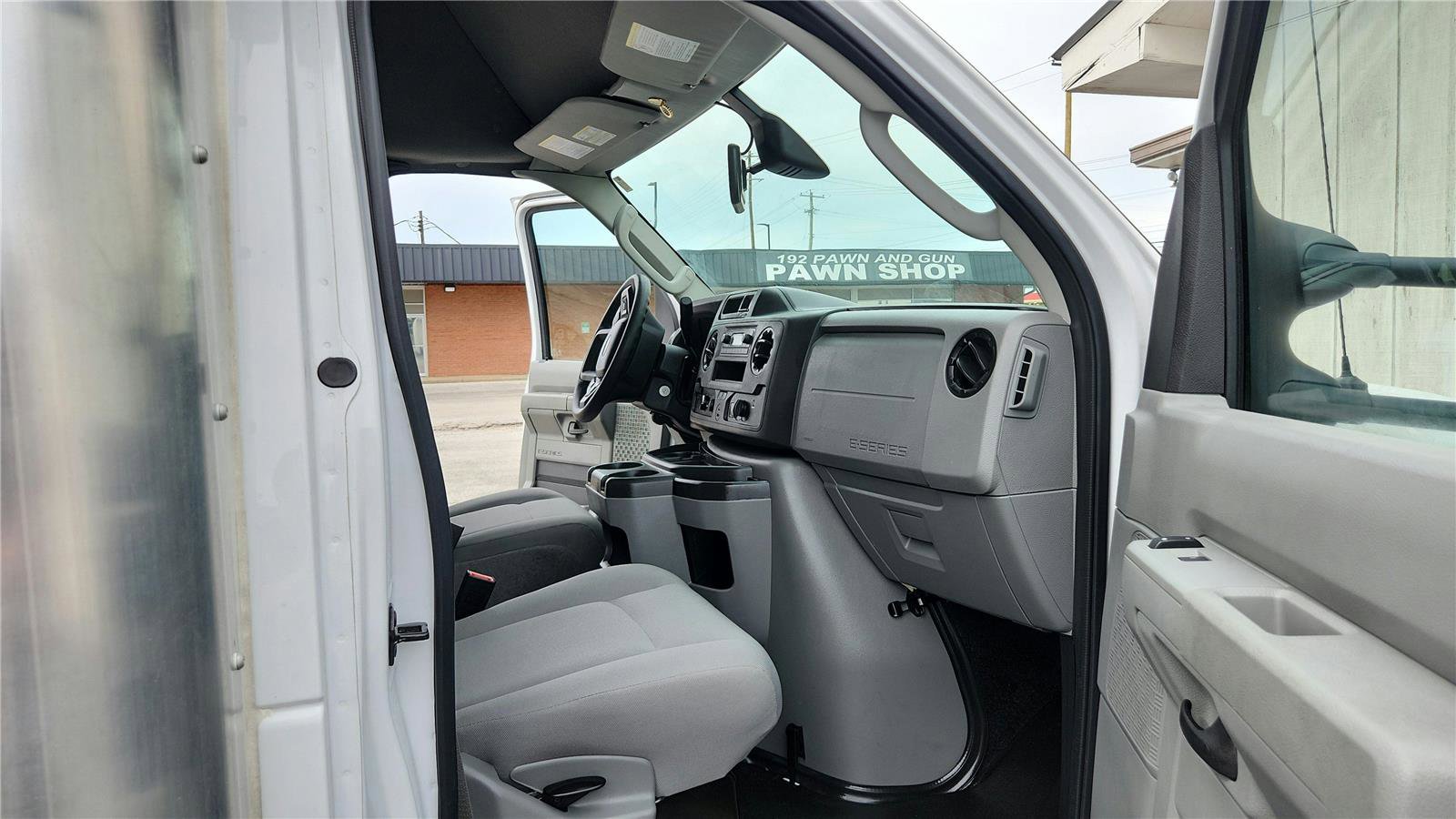 Used 2022 Ford E-450 and Econoline 450 Super Duty RWD image 24