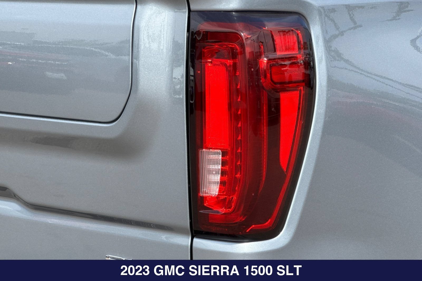 Used 2023 GMC Sierra 1500 SLT w/ SLT Premium Plus Package AWD/4WD image 28