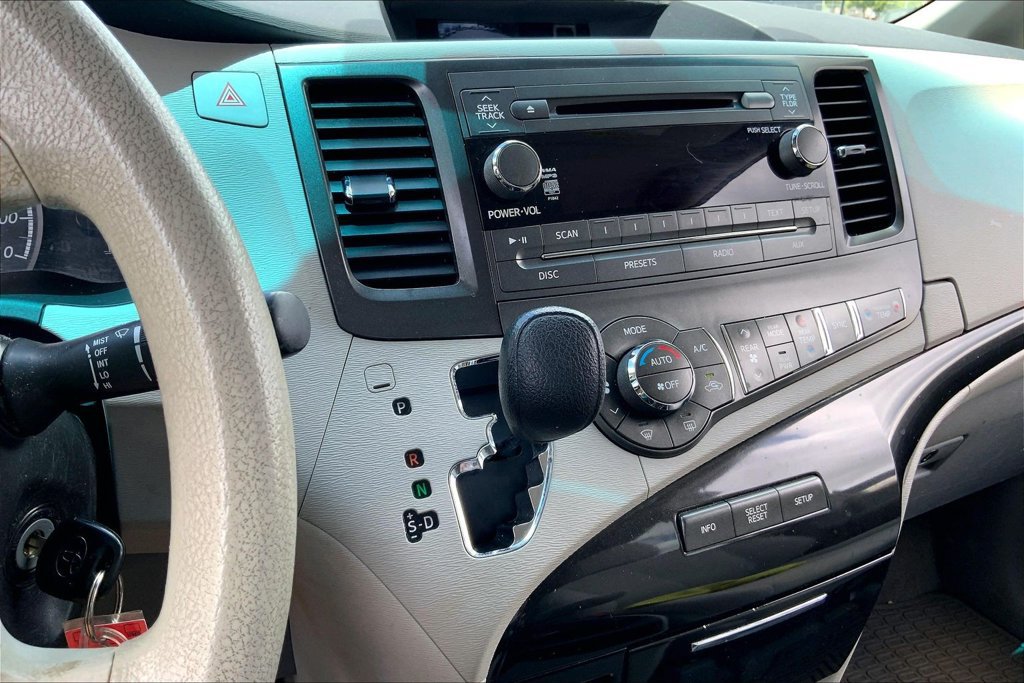 Used 2014 Toyota Sienna LE FWD image 15