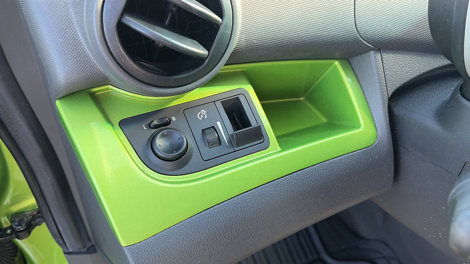 Used 2014 Chevrolet Spark LT image 10