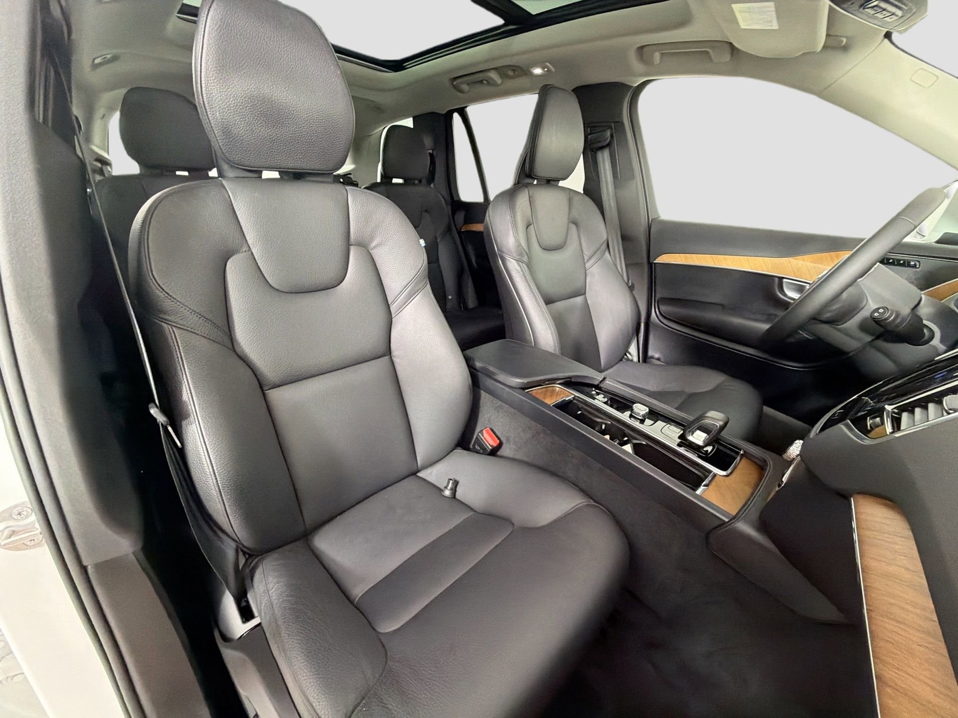 Certified 2024 Volvo XC90 B5 Plus w/ Protection Package Premier AWD/4WD image 30