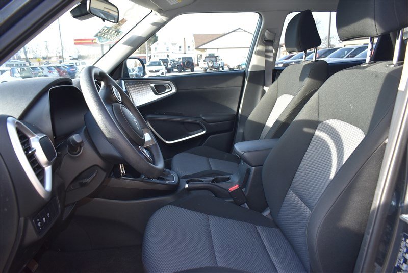 Used 2023 Kia Soul LX w/ LX Technology Package image 10