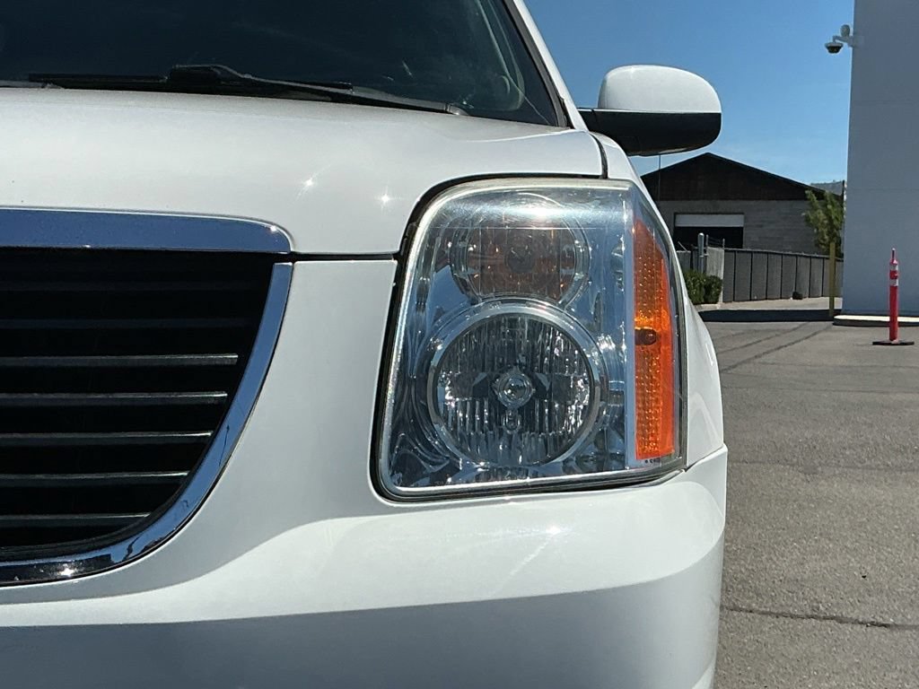 Used 2013 GMC Yukon SLT w/ SLT-2 Equipment Package AWD/4WD image 3