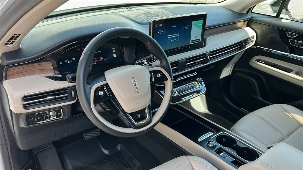 Used 2025 Lincoln Corsair Reserve w/ Jet Appearance Package image 11