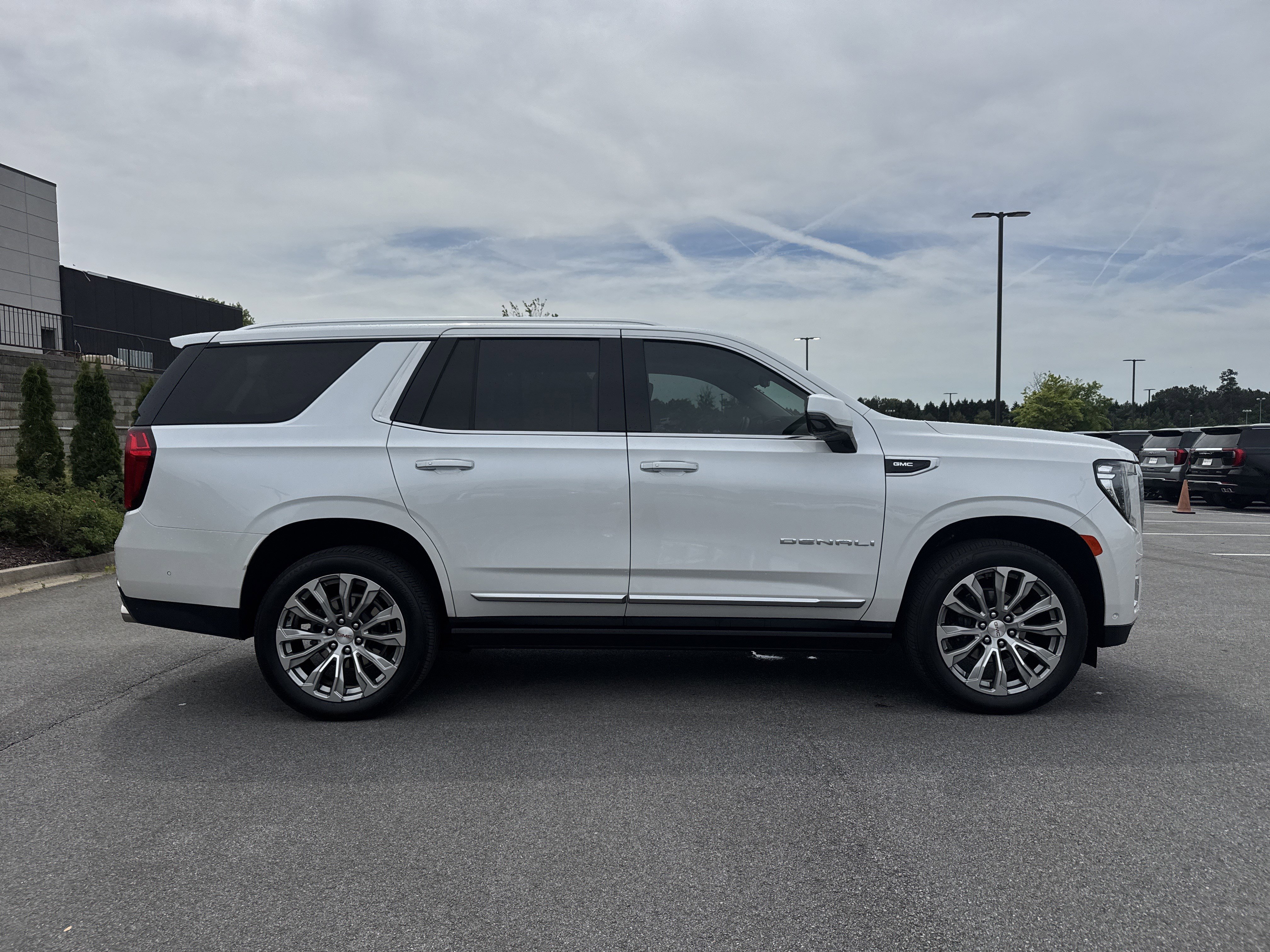 Used 2024 GMC Yukon Denali w/ Advanced Technology Package image 11