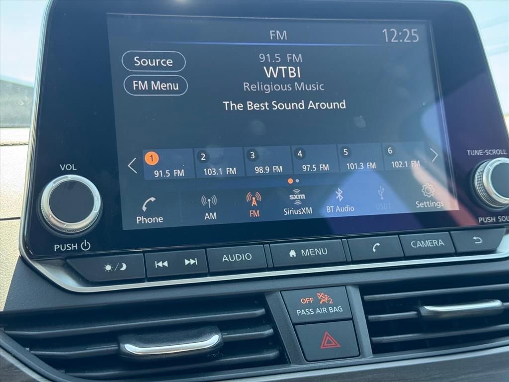 Used 2025 Nissan Altima 2.5 SV FWD image 21