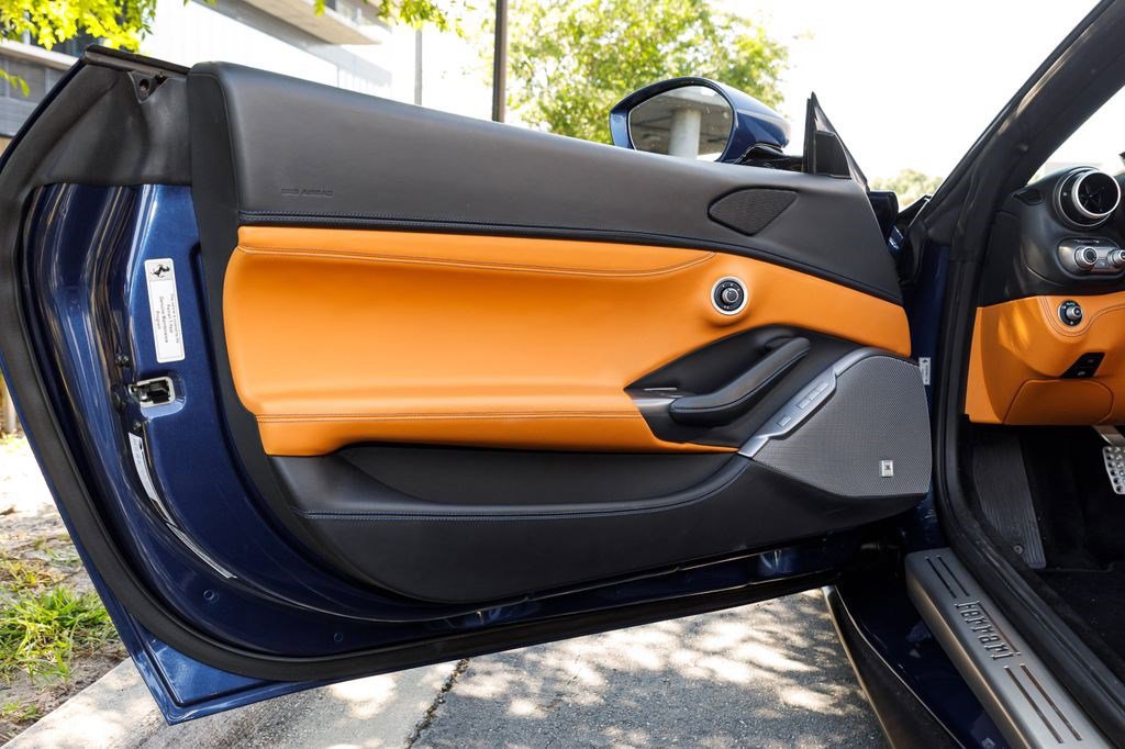 Used 2019 Ferrari Portofino RWD image 24