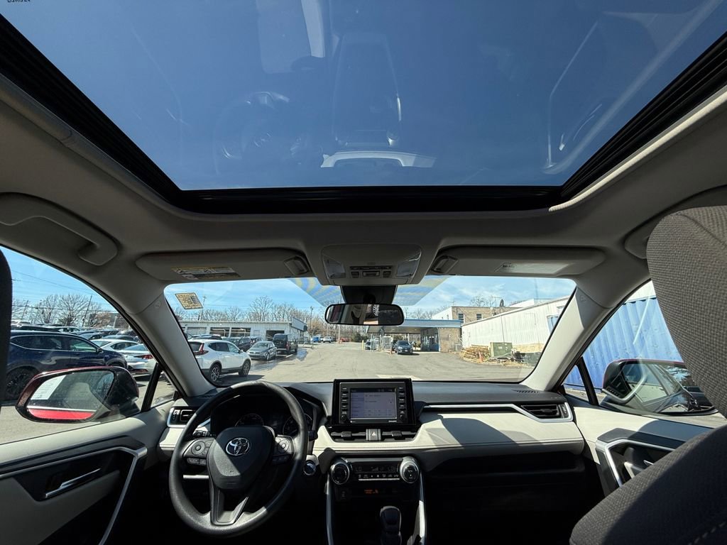 Used 2021 Toyota RAV4 XLE w/ Convenience Package image 22