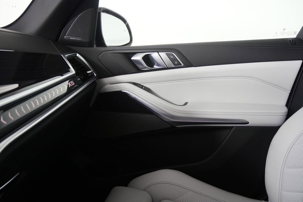 Used 2026 BMW X5 xDrive40i w/ M Sport Package image 24