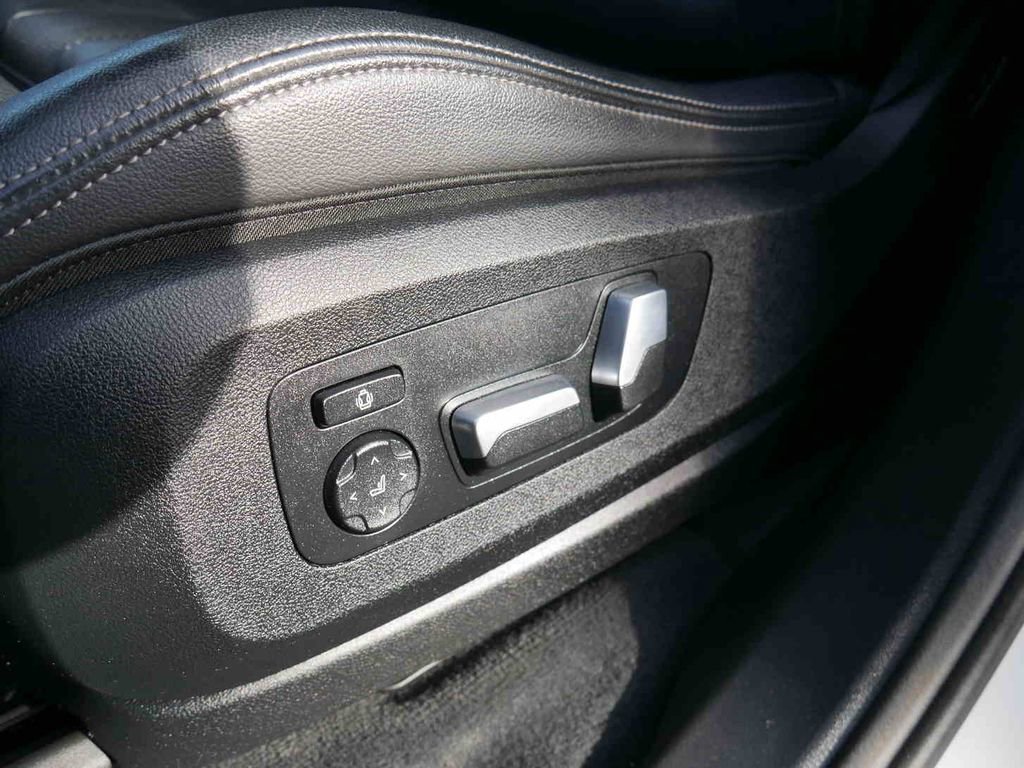 Used 2019 BMW X5 xDrive40i w/ Convenience Package image 29