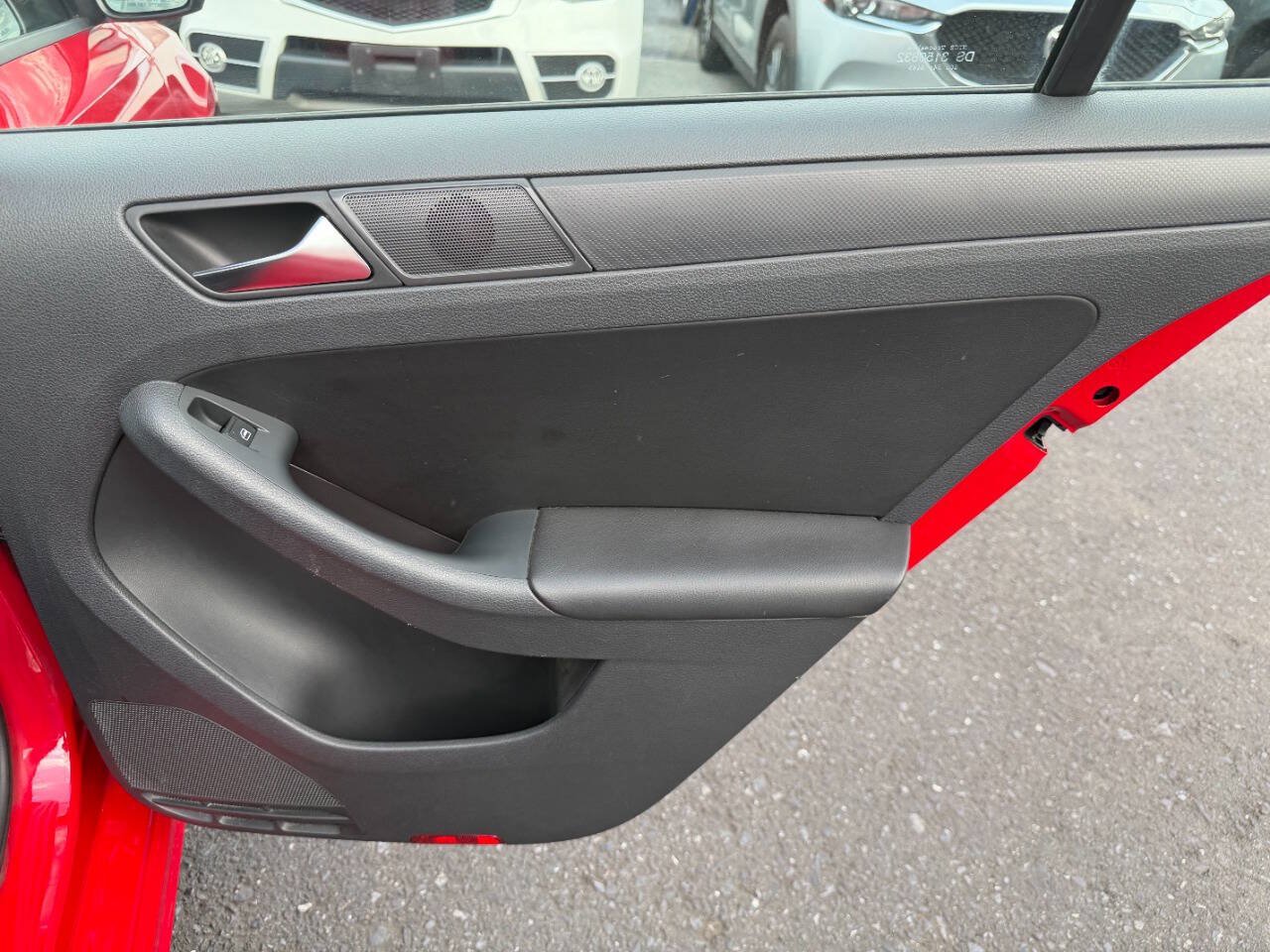 Used 2012 Volkswagen Jetta SE FWD image 36