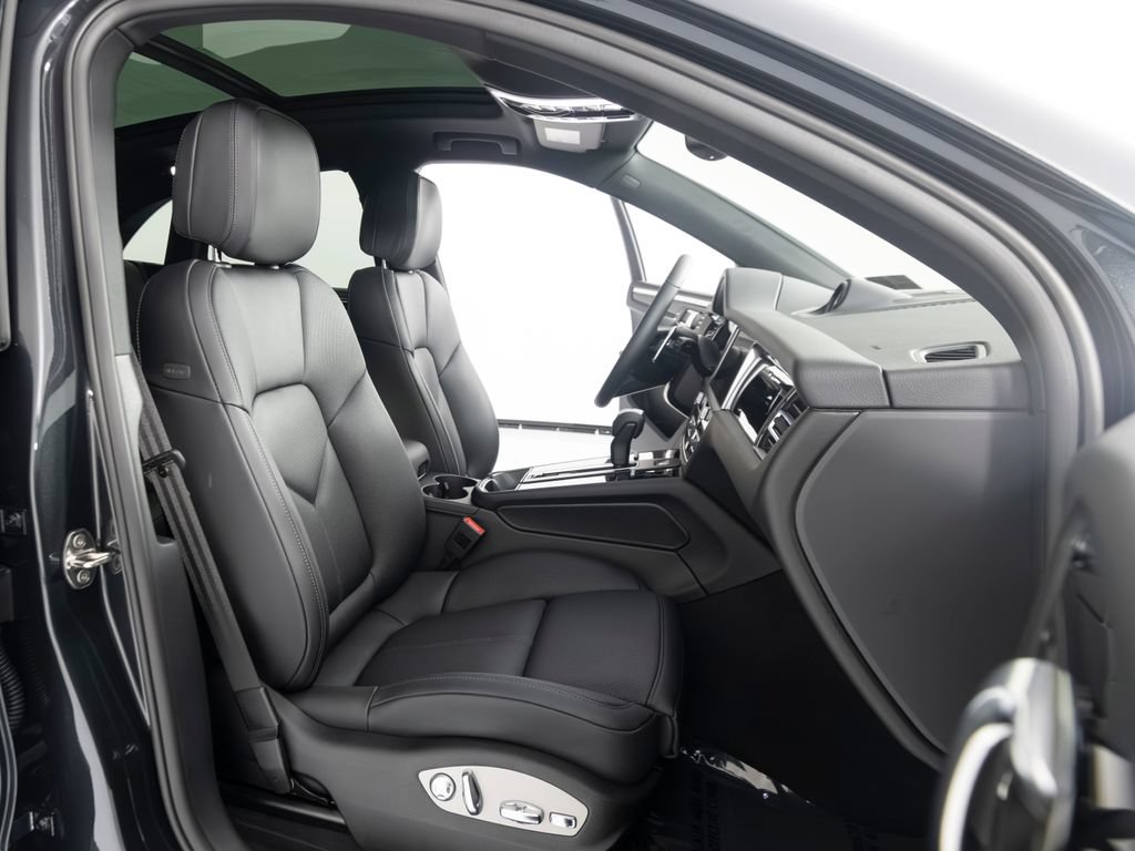 New 2026 Porsche Macan AWD/4WD image 36