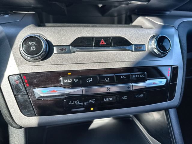 Used 2023 Ford Explorer XLT image 18