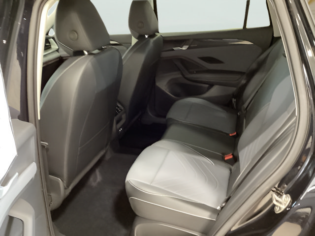 Certified 2025 Volkswagen Tiguan SE w/ Panoramic Sunroof Package AWD/4WD image 12