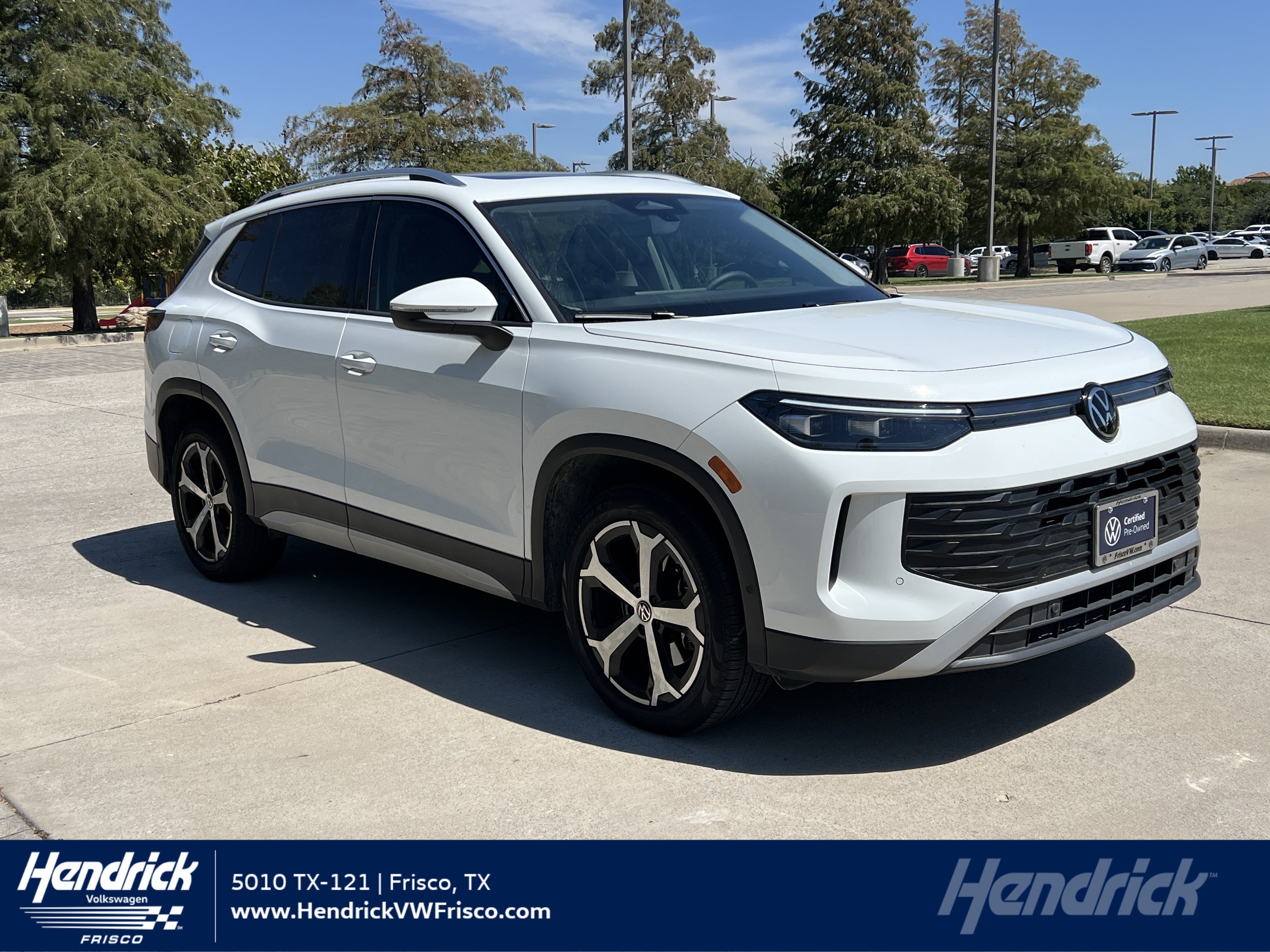 Certified 2025 Volkswagen Tiguan SE w/ Panoramic Sunroof Package