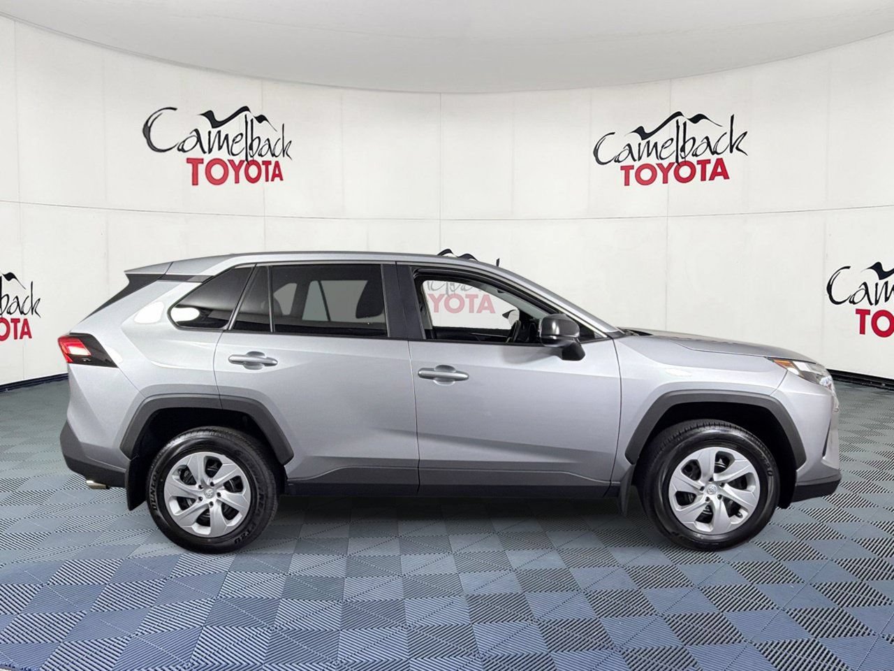 Used 2025 Toyota RAV4 LE AWD/4WD image 8