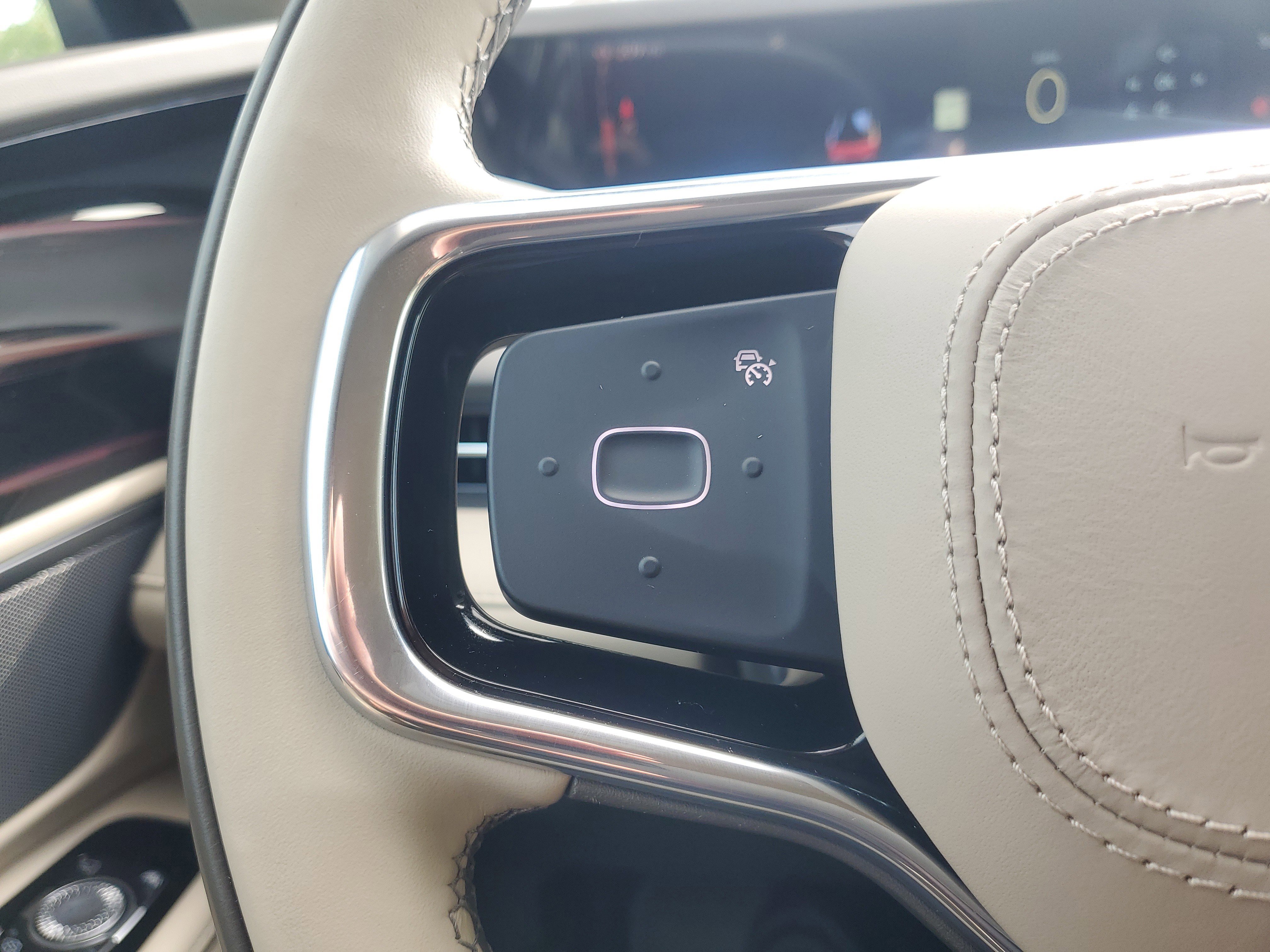 Used 2025 Lincoln Nautilus Premier image 25