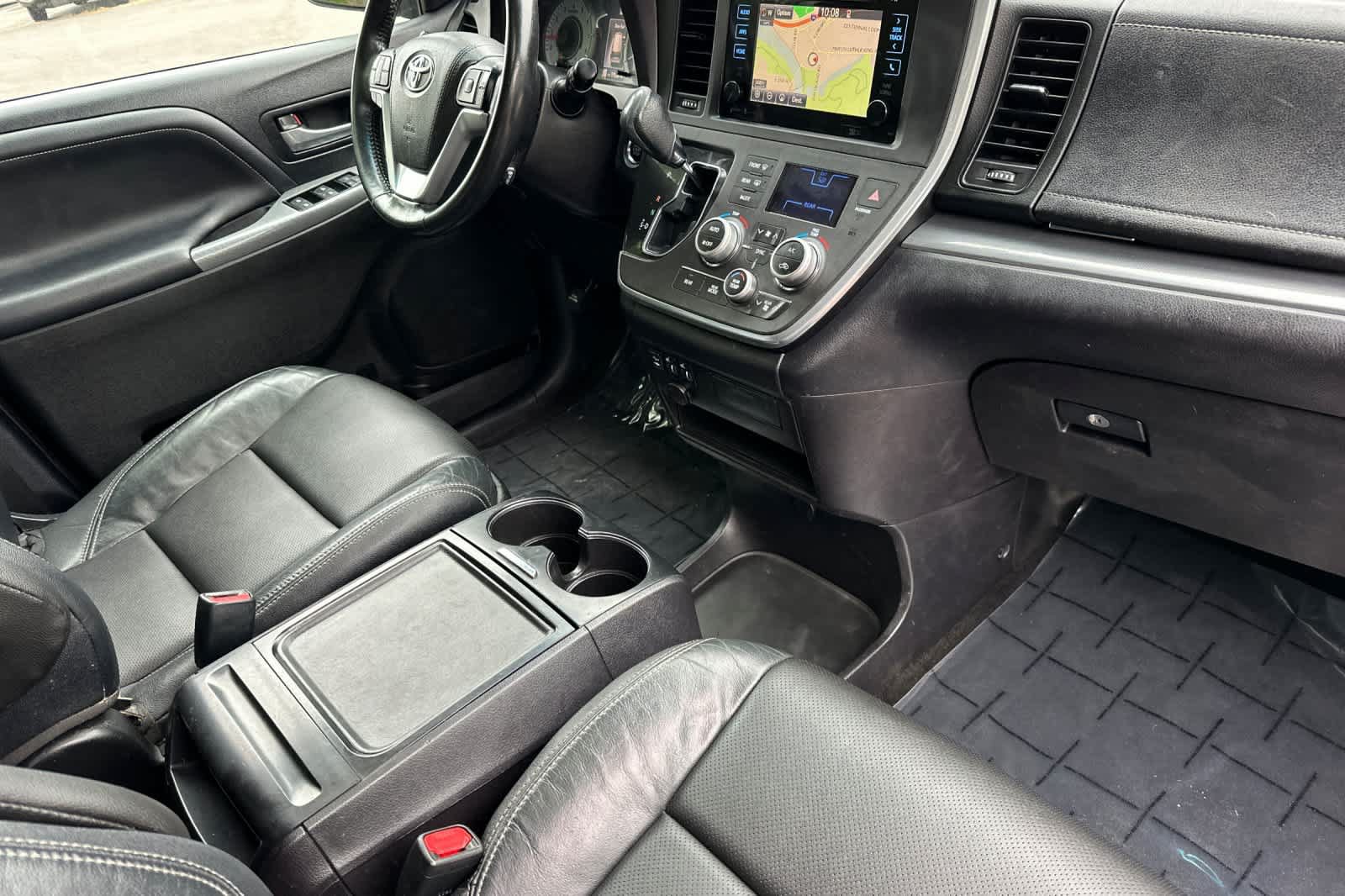 Used 2015 Toyota Sienna SE w/ SE Preferred Package FWD image 17