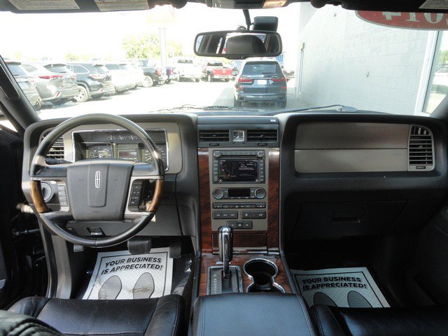 Used 2014 Lincoln Navigator L 4WD w/ Monochrome Appearance Package image 16