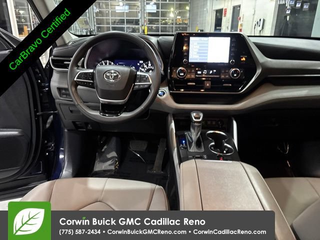 Used 2020 Toyota Highlander XLE AWD/4WD image 23