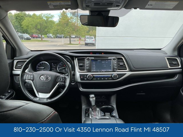 Used 2019 Toyota Highlander SE AWD/4WD image 18