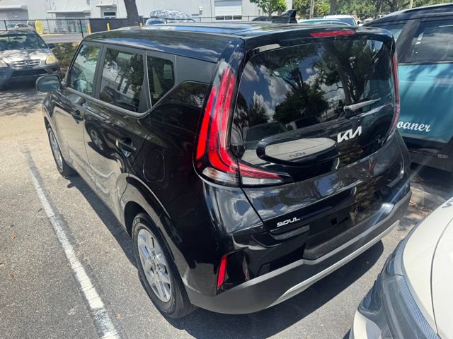 Certified 2025 Kia Soul LX w/ LX Technology Package FWD image 2