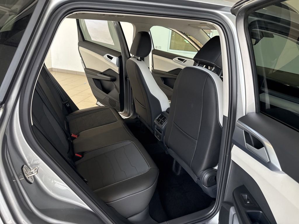 New 2025 Volkswagen Taos SE image 14
