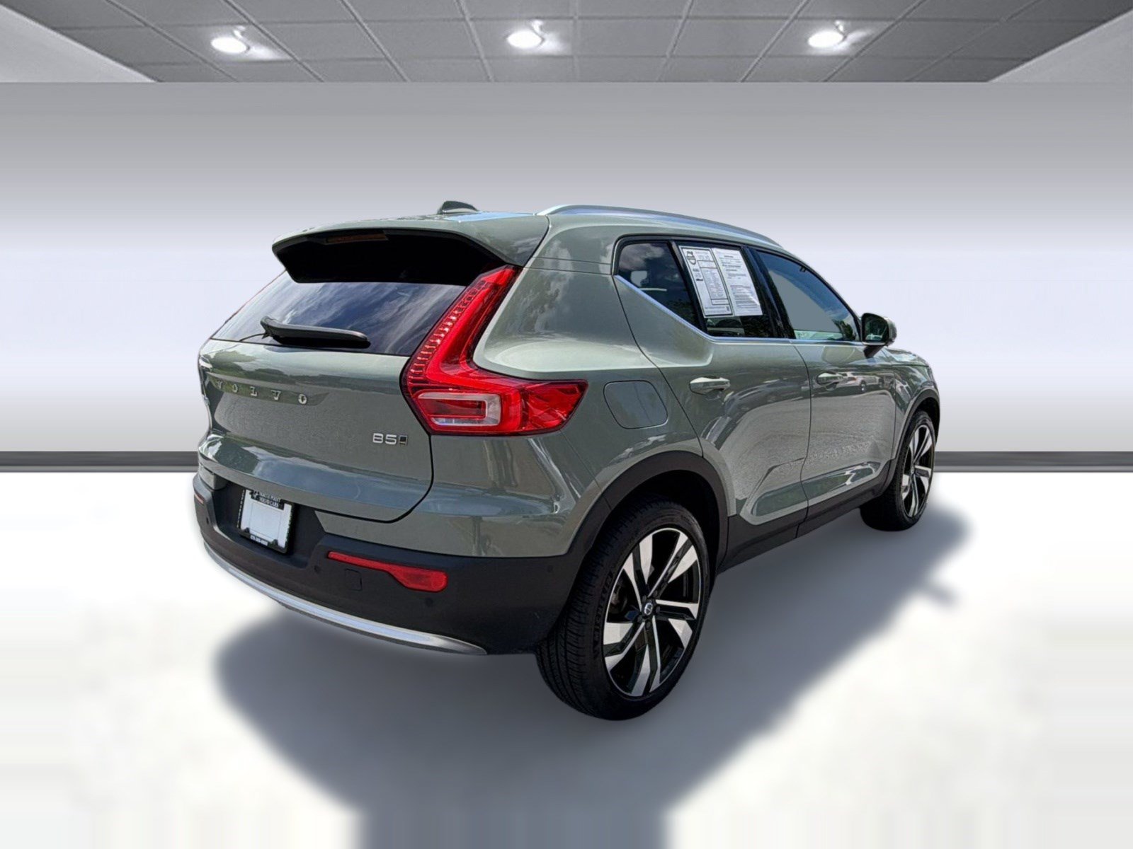 Certified 2024 Volvo XC40 B5 Plus AWD/4WD image 9