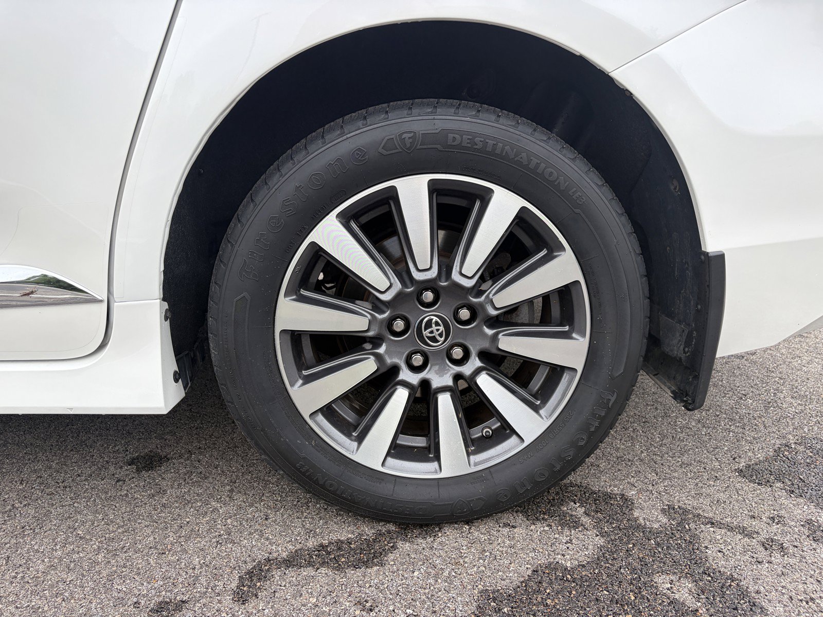 Used 2020 Toyota Sienna XLE w/ XLE Navigation Package AWD/4WD image 35