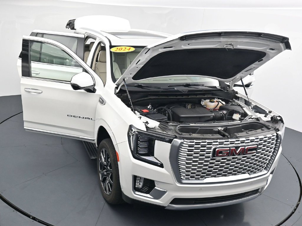 Used 2024 GMC Yukon Denali w/ Advanced Technology Package AWD/4WD image 42
