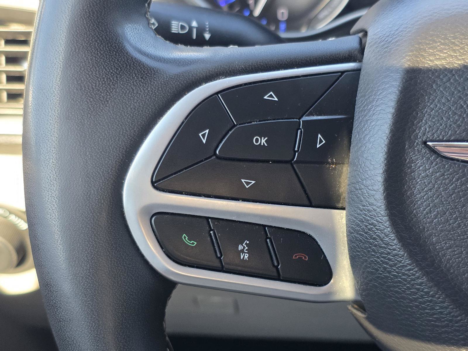 Used 2024 Chrysler Pacifica Touring-L FWD image 12