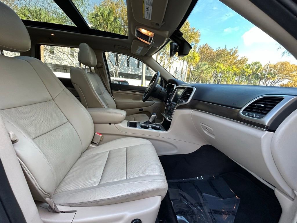 Used 2017 Jeep Grand Cherokee Limited w/ Luxury Group II image 29
