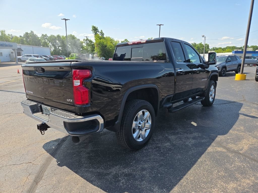 Used 2022 Chevrolet Silverado 2500 LTZ AWD/4WD image 3
