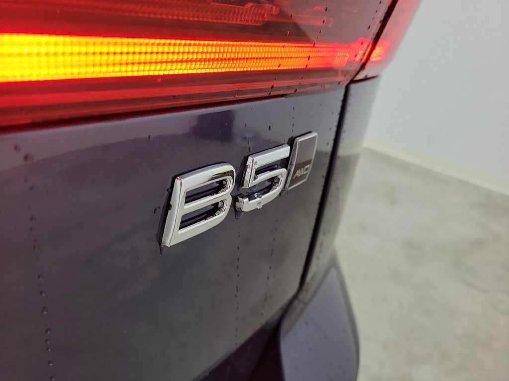 New 2026 Volvo XC60 B5 Plus w/ Protection Package Premier AWD/4WD image 8