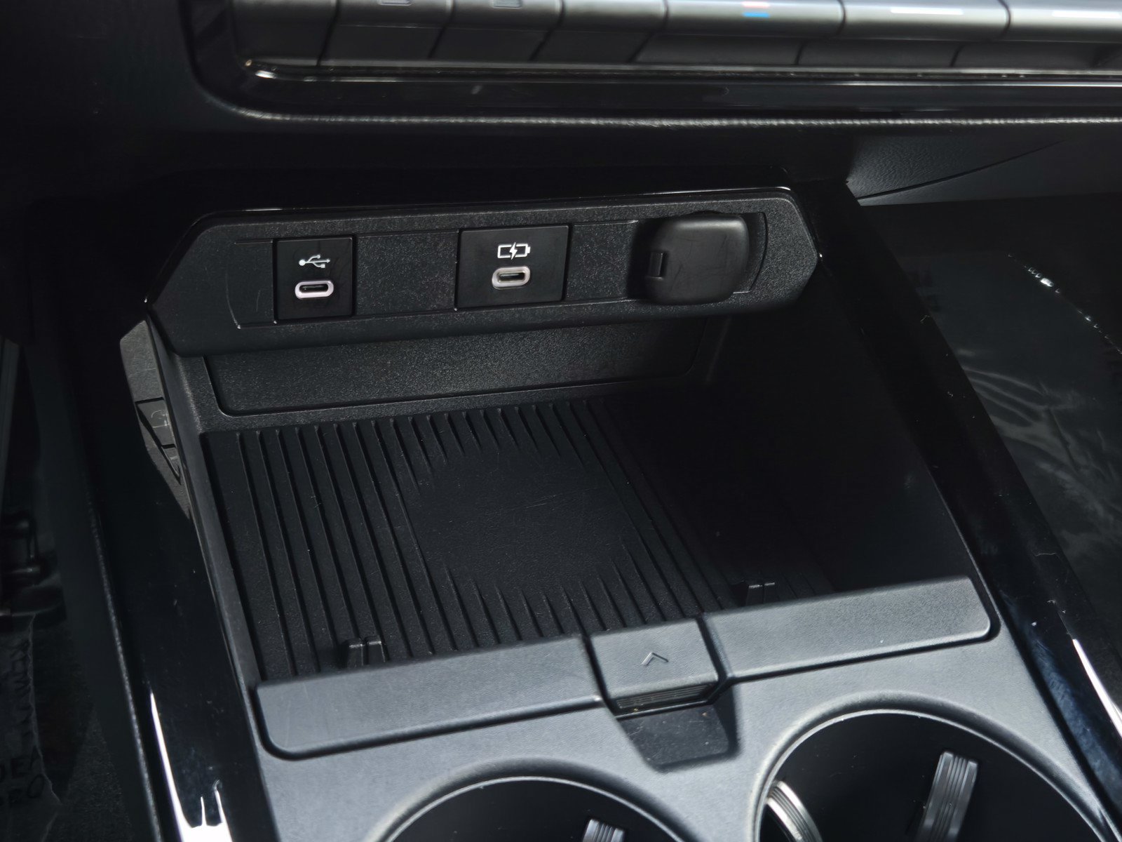 Certified 2025 Toyota Prius LE FWD image 17