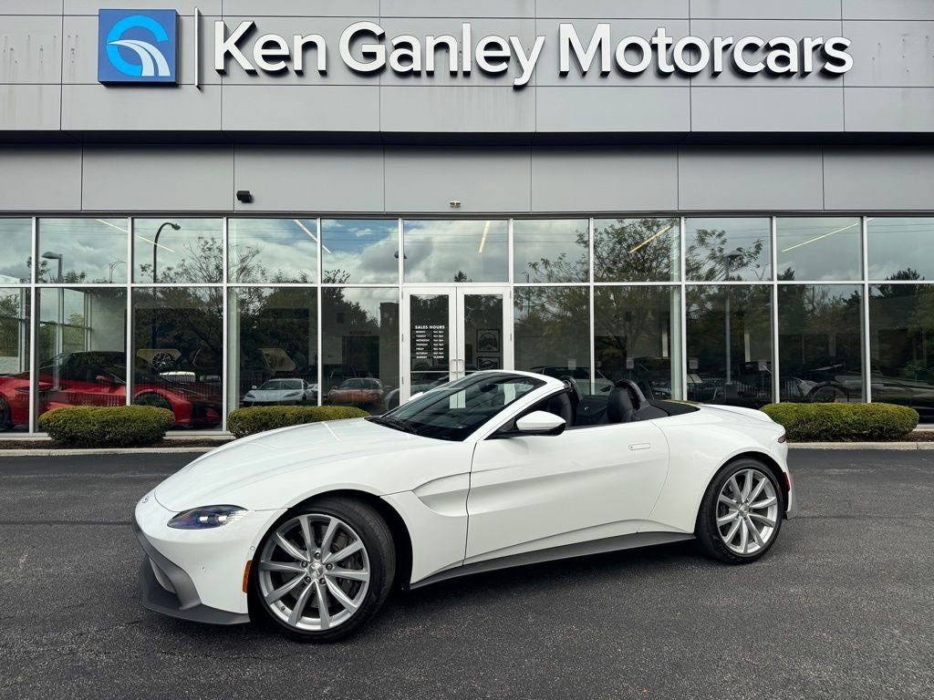Used 2023 Aston Martin V8 Vantage Roadster image 1