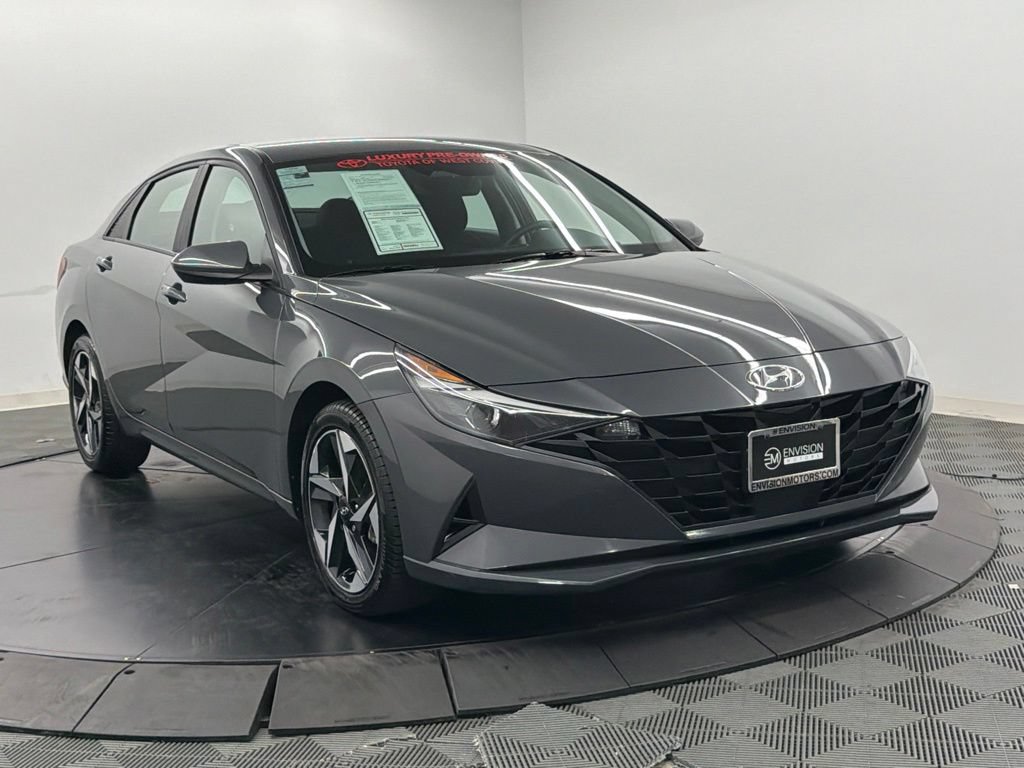 Used 2023 Hyundai Elantra SEL w/ Convenience Package FWD image 8