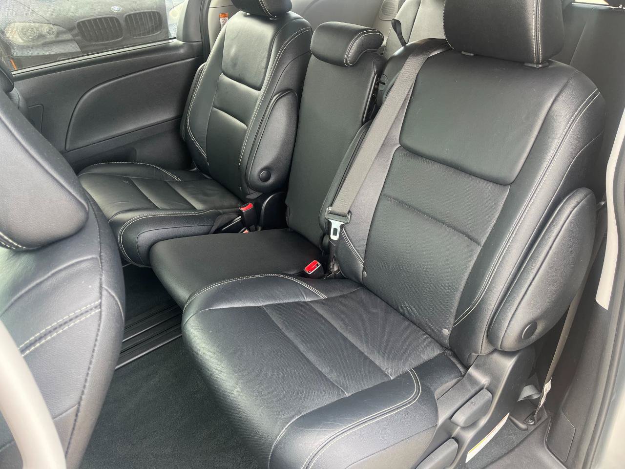 Used 2019 Toyota Sienna SE w/ SE Preferred Package FWD image 13