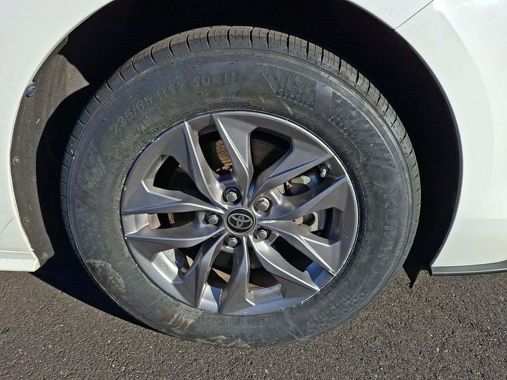 Used 2023 Toyota Sienna LE image 8