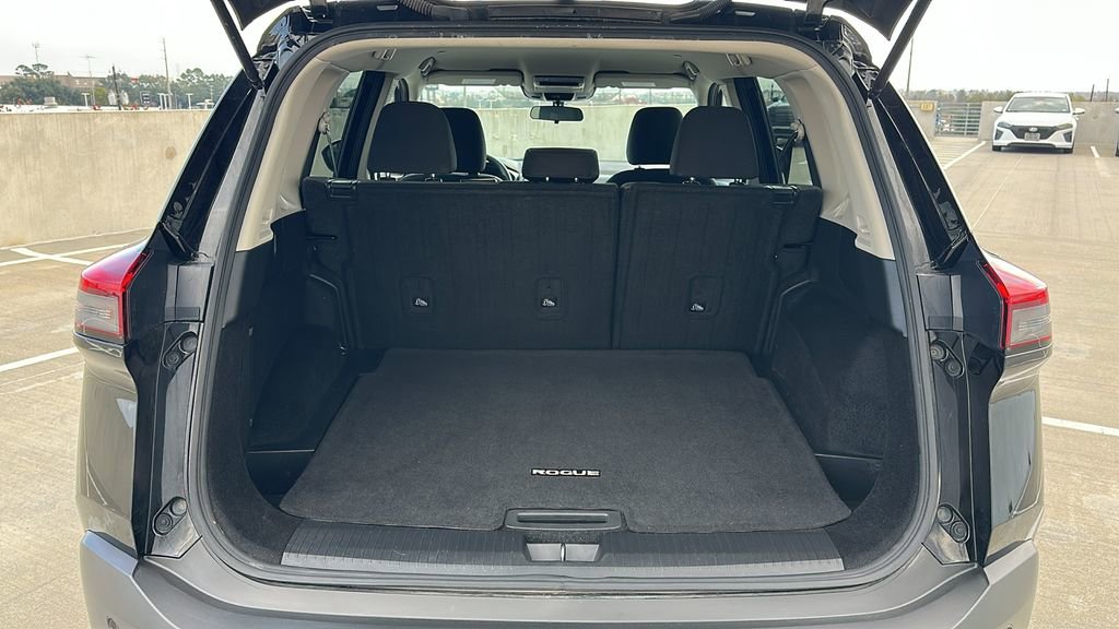Used 2023 Nissan Rogue SV image 32