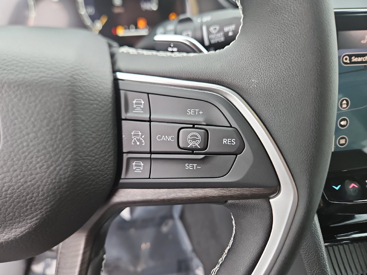 New 2026 Jeep Grand Cherokee Altitude AWD/4WD image 28