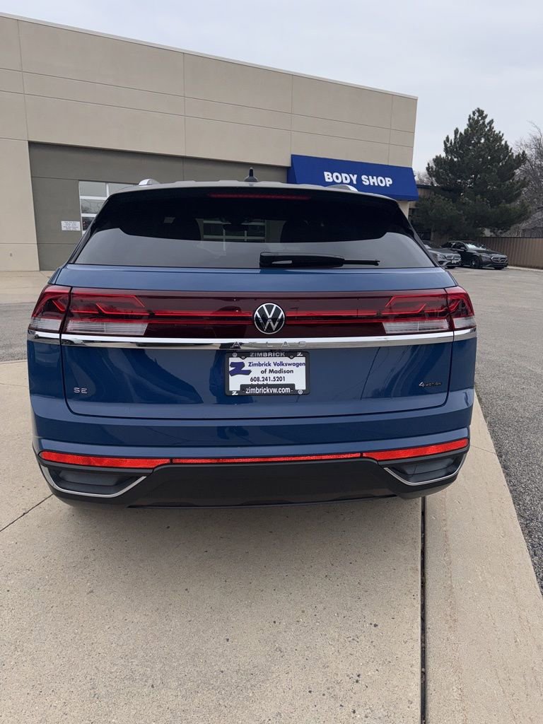 Certified 2025 Volkswagen Atlas Cross Sport SE image 6