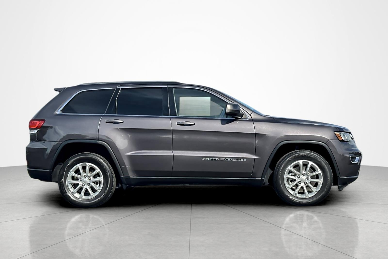 Used 2021 Jeep Grand Cherokee Laredo image 6